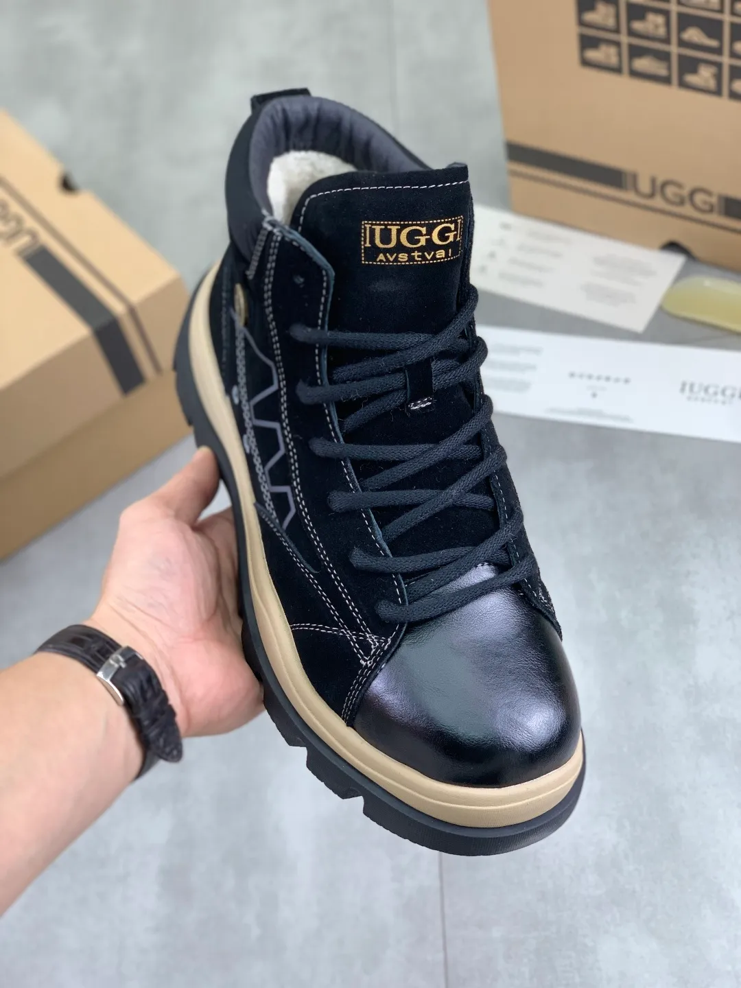 Men's men's shoes 💰P620 New arrival 🆕🆕🆕 IUGGI men's British retro Martin boots Winter new men's outdoor hiking boots First layer of cowhide on the outside and wool on the inside Comfortable and warm sole Rubber outsole Non-slip and firm Trendy and fashionable Casual and versatile Size: 39-44 Three colors A6869